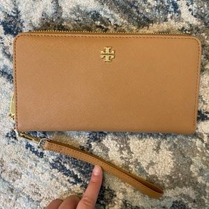 Tory Burch Robinson Zip Wallet